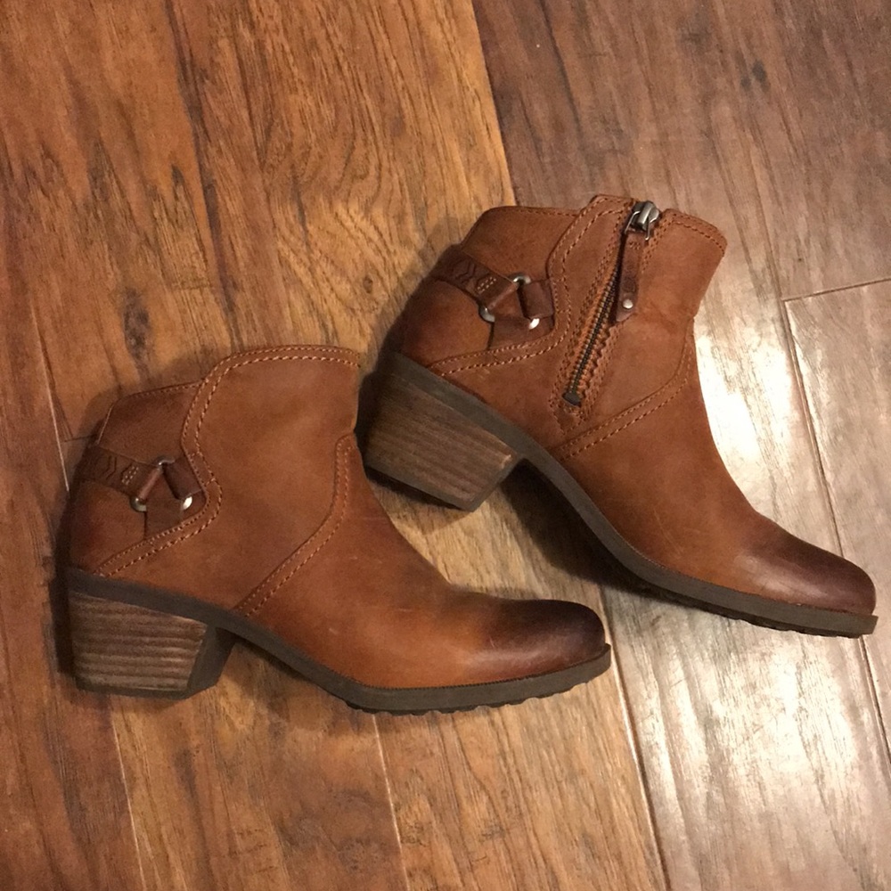 Teva Foxy Brown Leather Ankle Boots 7.5 EUC